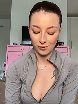 Mia-Minou online show from April 9, 7:58 am