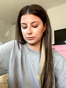 Snapshot of Mia-Minou chatting on November 27, 12:49 pm Mia-Minou online show from November 27, 12:49 pm