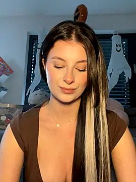 Snapshot of Mia-Minou chatting on October 29, 1:43 pm Mia-Minou online show from October 29, 1:43 pm