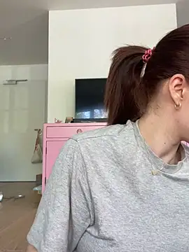 Snapshot of Mia-Minou chatting on April 26, 7:38 am Mia-Minou online show from April 26, 7:38 am