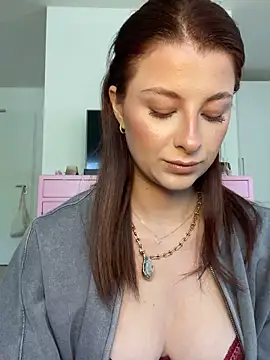 Snapshot of Mia-Minou chatting on April 21, 7:59 am Mia-Minou online show from April 21, 7:59 am