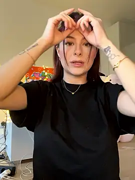 Mia-Minou online show from January 16, 8:51 am