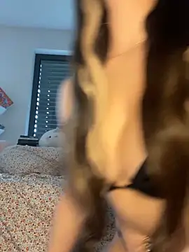 Snapshot of Mia-Minou chatting on November 6, 10:08 am Mia-Minou online show from November 6, 10:08 am