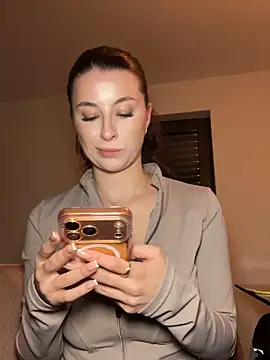 Mia-Minou online show from March 3, 6:48 pm