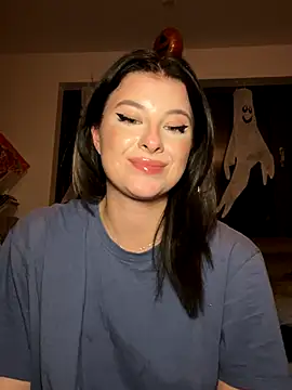Snapshot of Mia-Minou chatting on October 6, 9:04 pm Mia-Minou online show from October 6, 9:04 pm