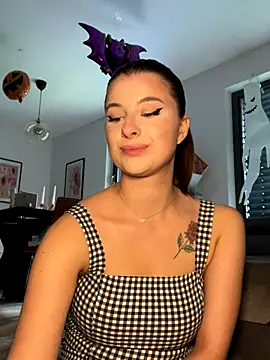 Snapshot of Mia-Minou chatting on October 2, 1:47 pm Mia-Minou online show from October 2, 1:47 pm