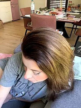 Snapshot of Mia-Minou chatting on September 11, 9:31 am Mia-Minou online show from September 11, 9:31 am