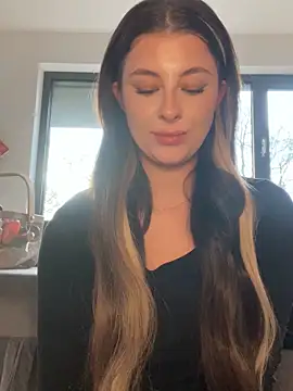 Snapshot of Mia-Minou chatting on November 17, 2:32 pm Mia-Minou online show from November 17, 2:32 pm