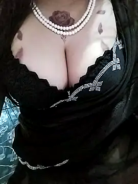 Snapshot of SHUBHI880 chatting on September 25, 9:15 am SHUBHI880 online show from September 25, 9:15 am