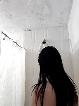 Snapshot of Isabella_21x chatting on January 6, 11:36 am Isabella 21x online show from January 6, 11:36 am