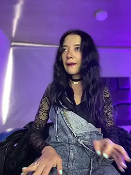 Snapshot of Isabella_21x chatting on July 1, 1:00 pm Isabella 21x online show from July 1, 1:00 pm