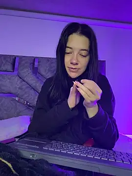 Snapshot of Isabella_21x chatting on June 29, 11:32 am Isabella 21x online show from June 29, 11:32 am