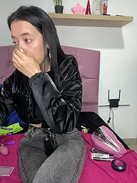 Snapshot of Isabella_21x chatting on March 5, 12:33 pm Isabella 21x online show from March 5, 12:33 pm