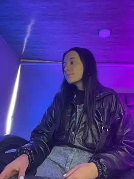 Isabella 21x online show from April 14, 1:05 pm