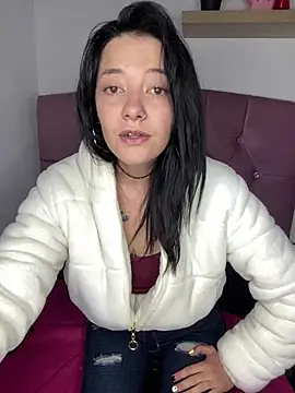 Snapshot of Isabella_21x chatting on February 25, 12:38 pm Isabella 21x online show from February 25, 12:38 pm