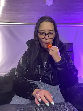 Snapshot of Isabella_21x chatting on July 8, 12:50 pm Isabella 21x online show from July 8, 12:50 pm