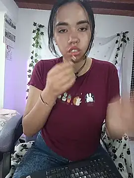 Snapshot of sophie_north chatting on June 3, 10:36 pm sophie north online show from June 3, 10:36 pm