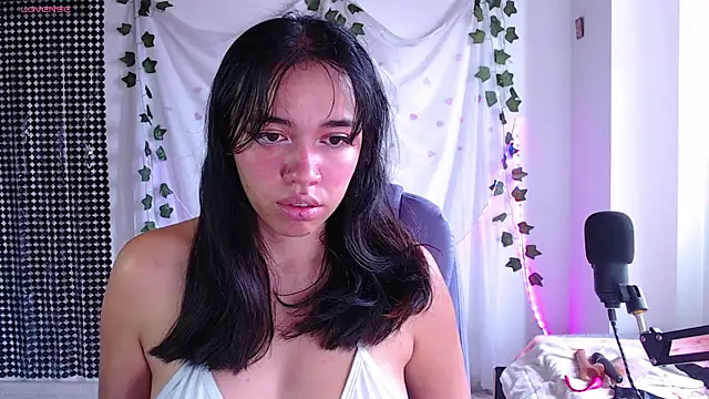Snapshot of sophie_north chatting on September 26, 3:41 pm sophie north online show from September 26, 3:41 pm