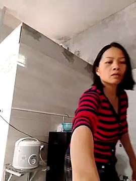 Snapshot of Aninyin22 chatting on November 24, 12:43 am Aninyin22 online show from November 24, 12:43 am