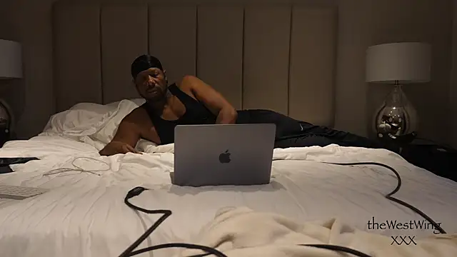 Snapshot of thewestwingxxxxx chatting on September 13, 4:40 pm thewestwingxxxxx online show from September 13, 4:40 pm