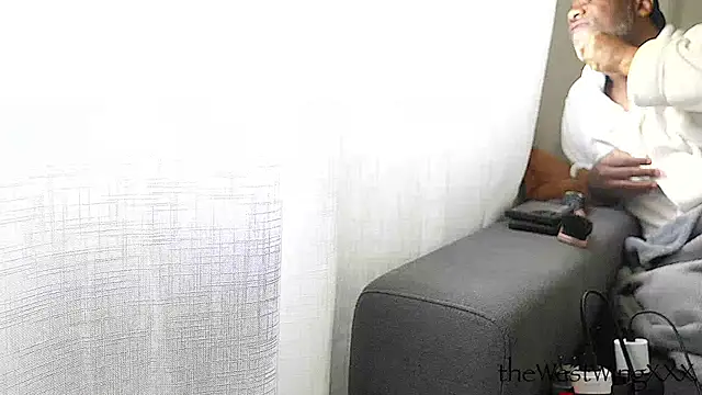 Snapshot of thewestwingxxxxx chatting on March 15, 11:29 am thewestwingxxxxx online show from March 15, 11:29 am