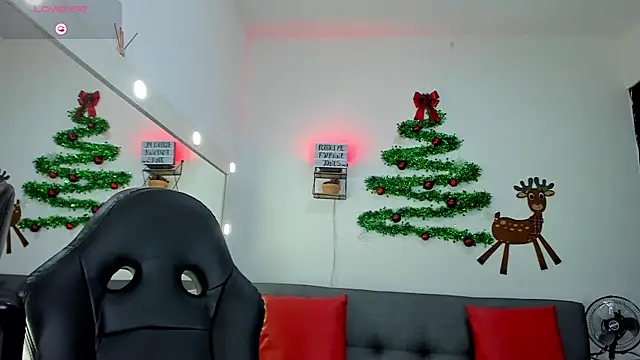 roxanne jones1 online show from December 1, 9:37 pm