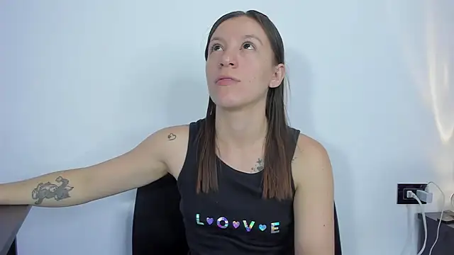 roxanne jones1 online show from June 12, 6:05 pm