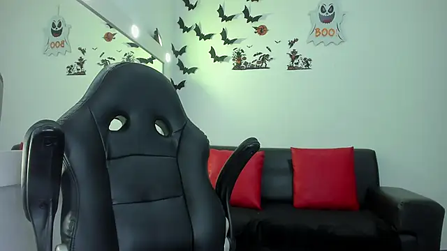 roxanne jones1 online show from October 31, 9:22 pm