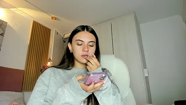 mia nevaeh online show from April 5, 8:37 pm