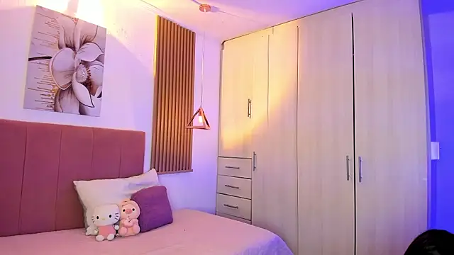 mia nevaeh online show from November 14, 4:10 pm