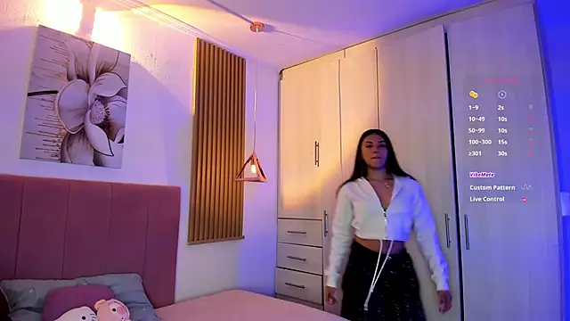 mia nevaeh online show from November 24, 9:15 pm