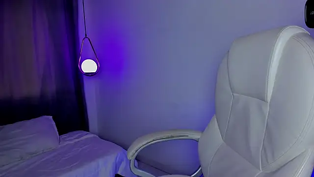 mia nevaeh online show from February 7, 8:28 pm