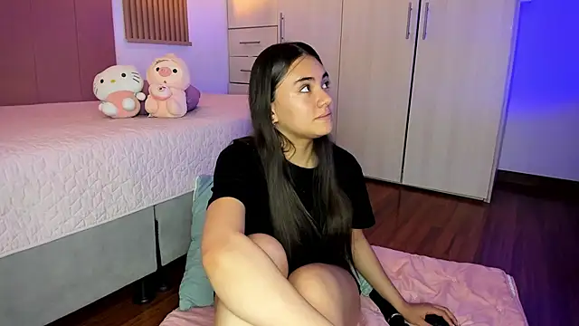 mia nevaeh online show from November 16, 8:02 pm