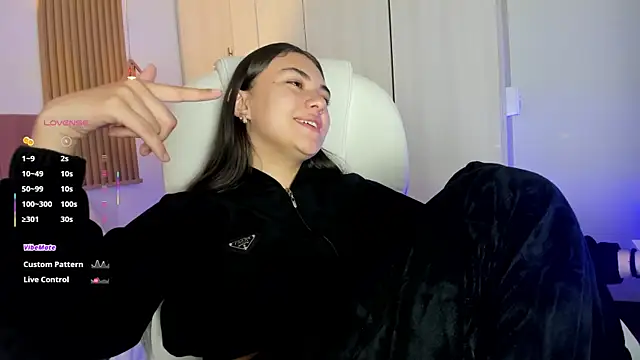 Snapshot of mia_nevaeh chatting on June 29, 8:19 pm mia nevaeh online show from June 29, 8:19 pm
