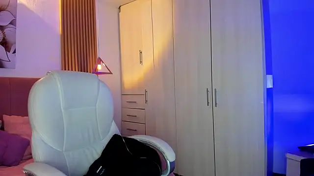 mia nevaeh online show from January 9, 8:38 pm