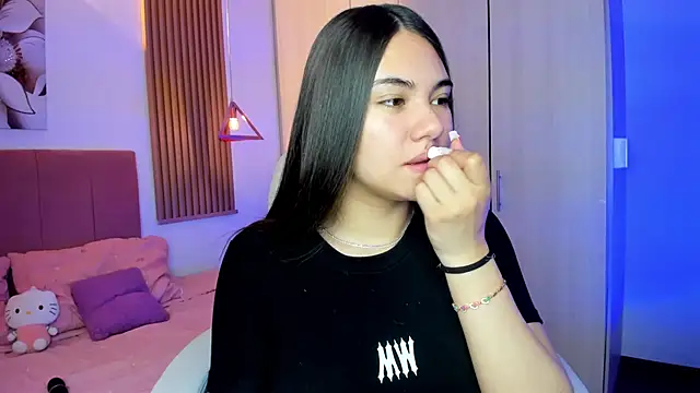 mia nevaeh online show from January 18, 5:05 pm