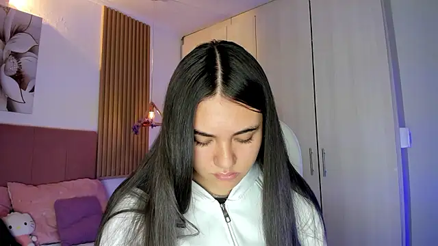 mia nevaeh online show from March 24, 8:31 pm