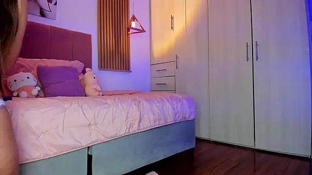 mia nevaeh online show from January 10, 8:26 pm