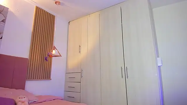 mia nevaeh online show from March 31, 3:36 pm