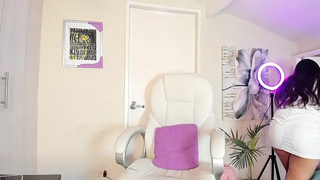 mia nevaeh online show from November 4, 8:56 pm