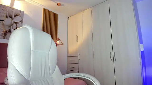 mia nevaeh online show from March 30, 10:44 pm