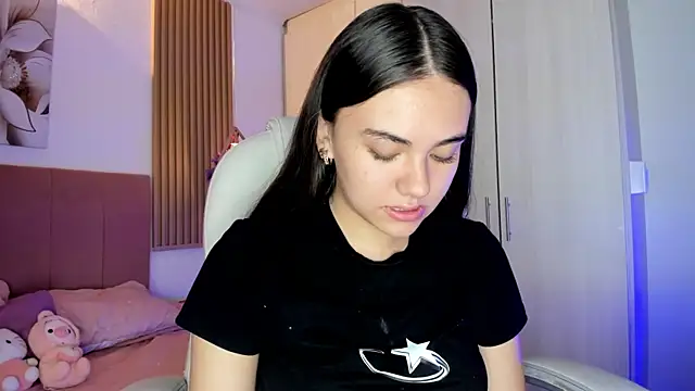 mia nevaeh online show from April 1, 5:32 pm