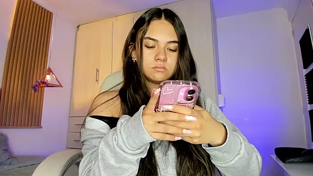 mia nevaeh online show from March 12, 8:46 pm