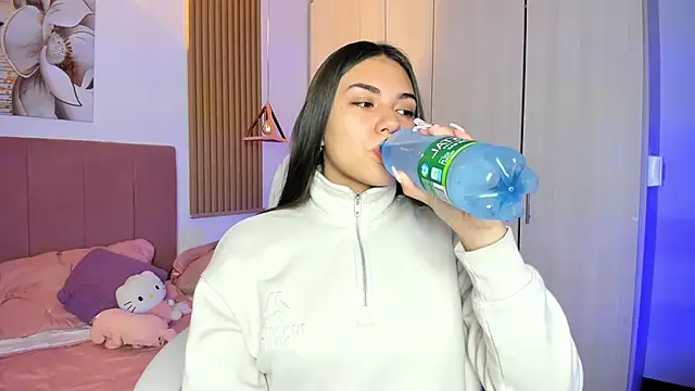 mia nevaeh online show from October 23, 8:18 pm