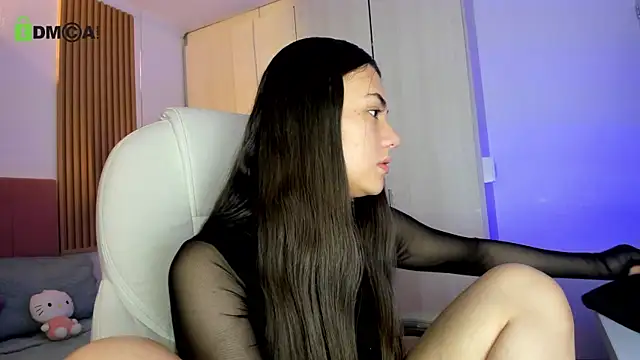 Snapshot of mia_nevaeh chatting on June 19, 8:47 pm mia nevaeh online show from June 19, 8:47 pm