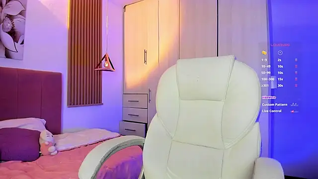 mia nevaeh online show from October 26, 8:42 pm