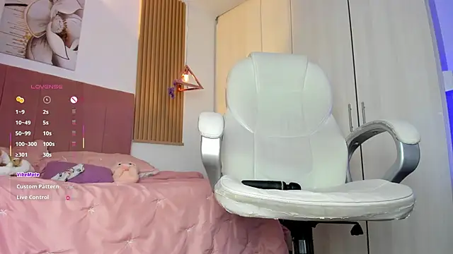 mia nevaeh online show from April 1, 3:41 am