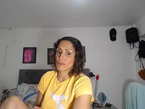 Snapshot of Corina_hot chatting on December 2, 10:22 pm Corina hot online show from December 2, 10:22 pm