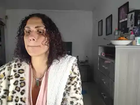 Snapshot of Corina_hot chatting on December 29, 4:48 am Corina hot online show from December 29, 4:48 am