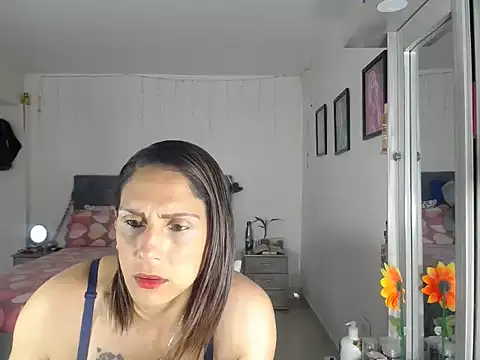 Snapshot of Corina_hot chatting on October 3, 8:32 pm Corina hot online show from October 3, 8:32 pm